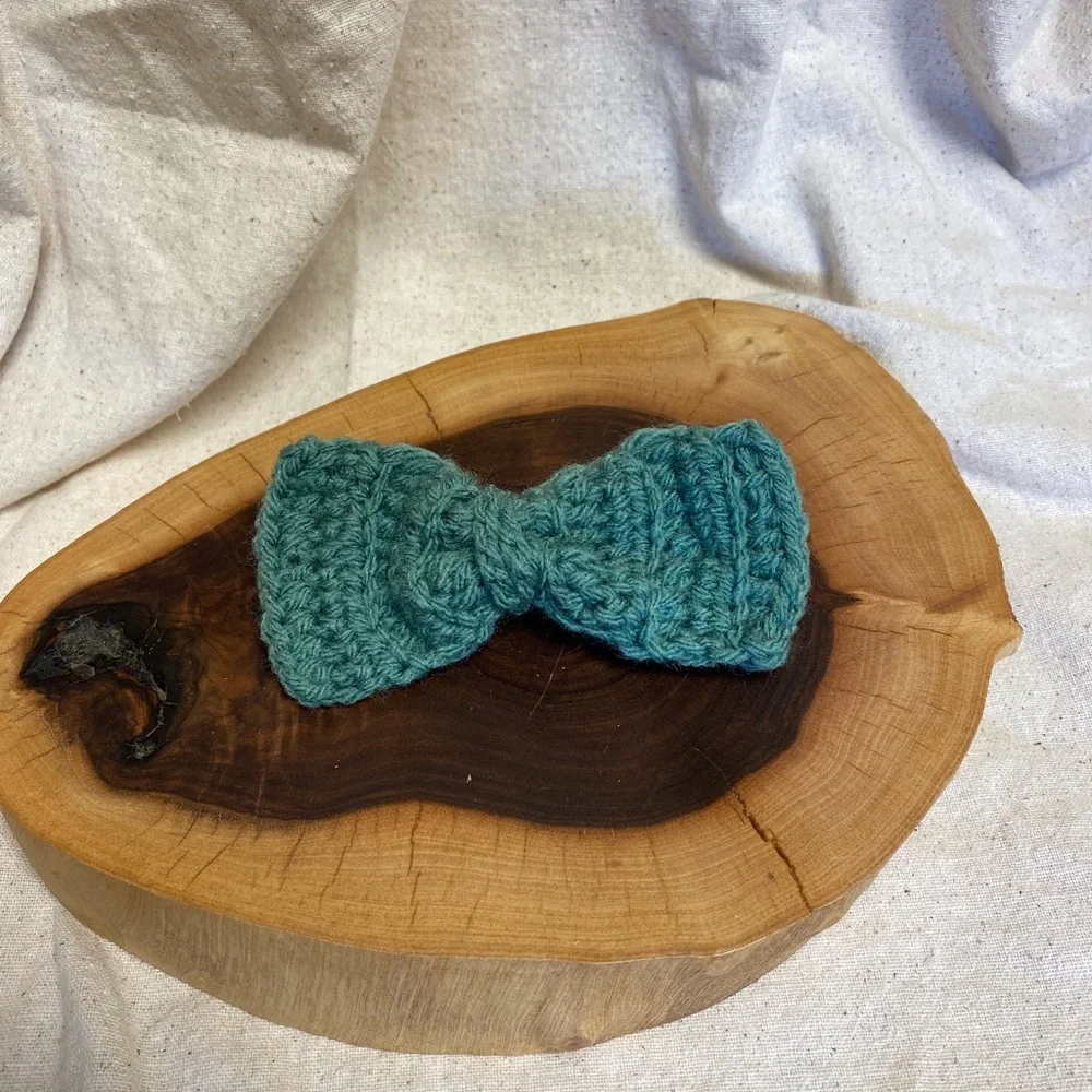 Crochet sage color boho hair bow with clasp listing is for sage bow only